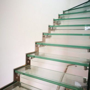 Stikliniai laiptai su nerūdijančio plieno turėklu ST 07