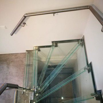 Stikliniai laiptai su nerūdijančio plieno turėklu ST 19
