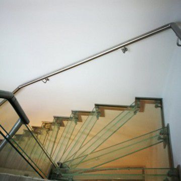 Stikliniai laiptai su nerūdijančio plieno turėklu ST 24