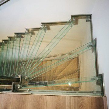 Stikliniai laiptai su nerūdijančio plieno turėklu ST 25
