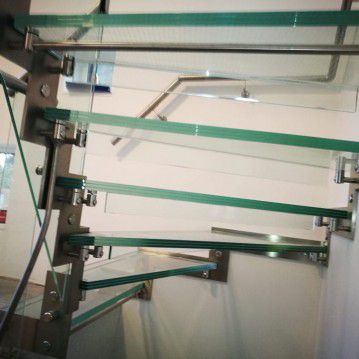 Stikliniai laiptai su nerūdijančio plieno turėklu ST 36