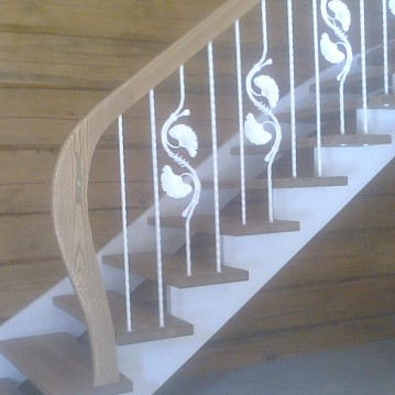 Laiptai ant medinės konstrukcijos ME 49