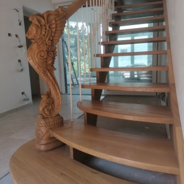 Laiptai ant medinės konstrukcijos ME 60